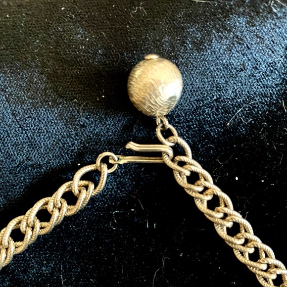 Vintage Goldtone Chain Necklace Statement! - Picture 3 of 3